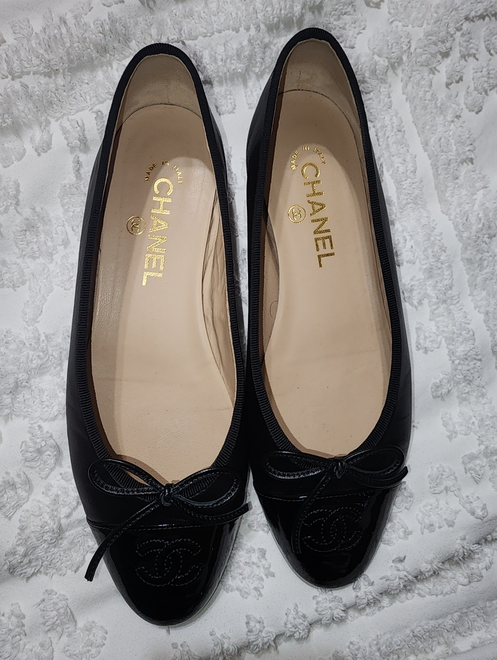 CHANEL Black Patent Leather Cap Toe Ballet Flats W/ Bow And Logo Size 8 - Picture 9 of 9